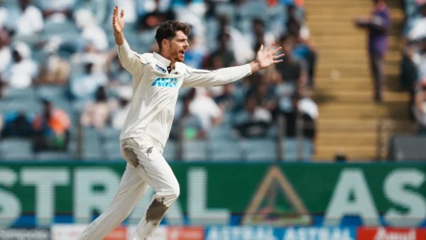 Best Bowling Figures by a New Zealand Bowler in India: Mitchell Santner Enters List with 7/53 in Pune Test
