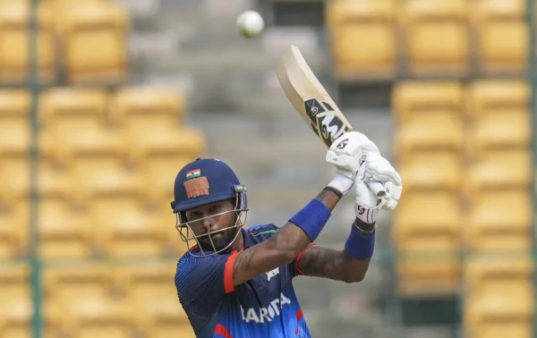 Hardik Pandya Stops Security from Punishing Fans Who Invaded the Pitch to Meet Him During SMAT 2024 Semi-Final [WATCH]