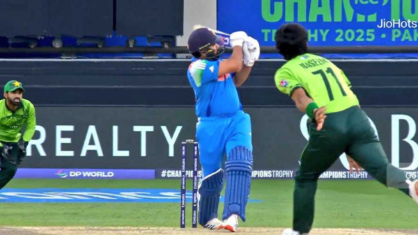 Rohit Sharma Punishes Naseem Shah With a VINTAGE Pull Shot vs Pakistan in Champions Trophy 2025 [WATCH]