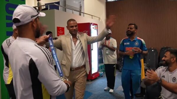 Shikhar Dhawan Invited to Indian Dressing Room; Gives Out ‘Best Fielder’ Award to THIS Star After Pakistan Win [WATCH]