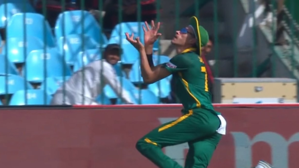 PBKS All-rounder Slides Like a Footballer to Remove English Batter during a Must-Win Champions Trophy 2025 Clash [WATCH]