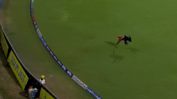 Dewald Brevis Smokes No-Look Sixes Off Kamindu Mendis, SRH All-Rounder Takes Revenge Catch of IPL 2025 To Send CSK Star Back [WATCH]