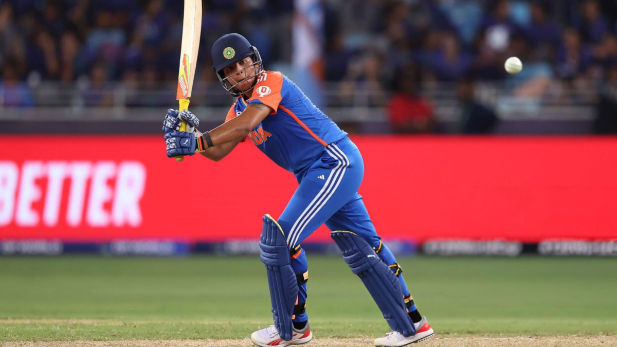 Since coming to competitive cricket, Richa Ghosh has been a nonchalant six-hitter, like his idol MS Dhoni.