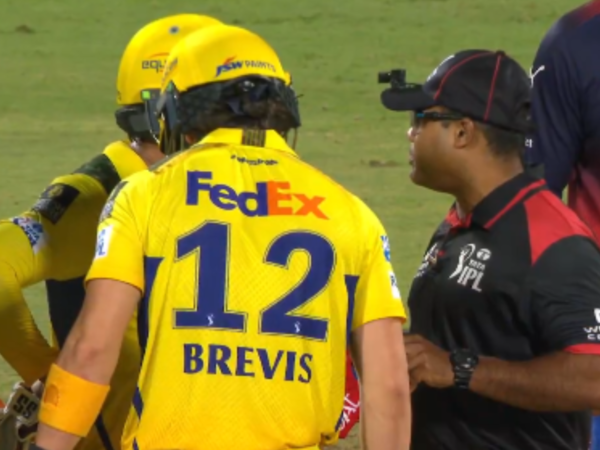 ‘In Talking to Jaddu’: CSK Coach Stephen Fleming Shares His View on Dewald Brevis DRS Controversy Against RCB in IPL 2025 