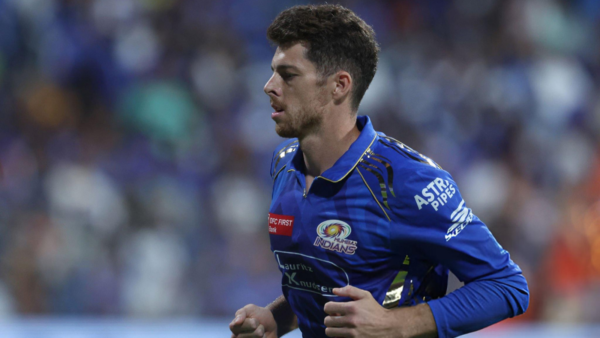 Will Mitchell Santner Return to Mumbai Indians Playing XI in IPL 2025 Match Today vs GT?