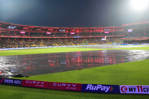 RCB vs KKR Weather Report: Latest Bengaluru Rain Updates, Chinnaswamy Pitch Report For IPL 2025 Clash