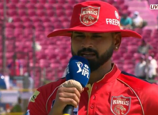 Is Shreyas Iyer Not Fully Fit? Punjab Kings Skipper Spotted With Bandaged Finger During RR vs PBKS IPL 2025 Clash