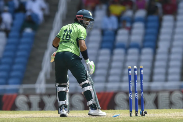 Former Pakistan Star Lashes Out At Mike Hesson After Shambolic Performance Against the West Indies