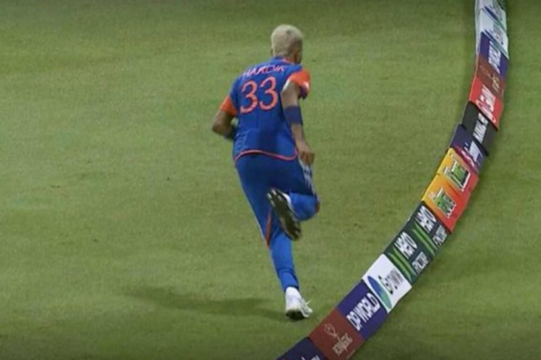 Hardik Pandya Pulls off a Stunner on Boundary Line as India Edge Oman in Asia Cup 2025 [WATCH]