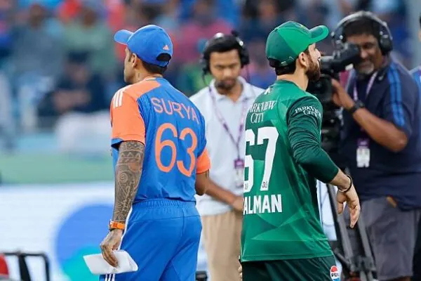 India vs Pakistan Asia Cup 2025 Final Witnesses Unheard Of Incident At Toss