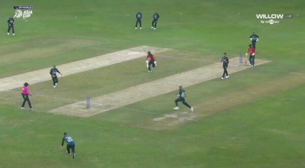 Massive Brainfade! Pakistan Squanders Easy Runout With Both Batters Stranded at Same End in PAK vs BAN Asia Cup 2025 [WATCH]