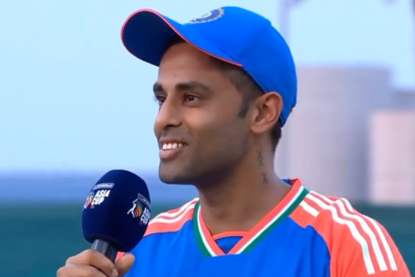 Suryakumar Yadav Takes Playful Jibe at Rohit Sharma During India vs Oman Asia Cup 2025 Toss [WATCH]