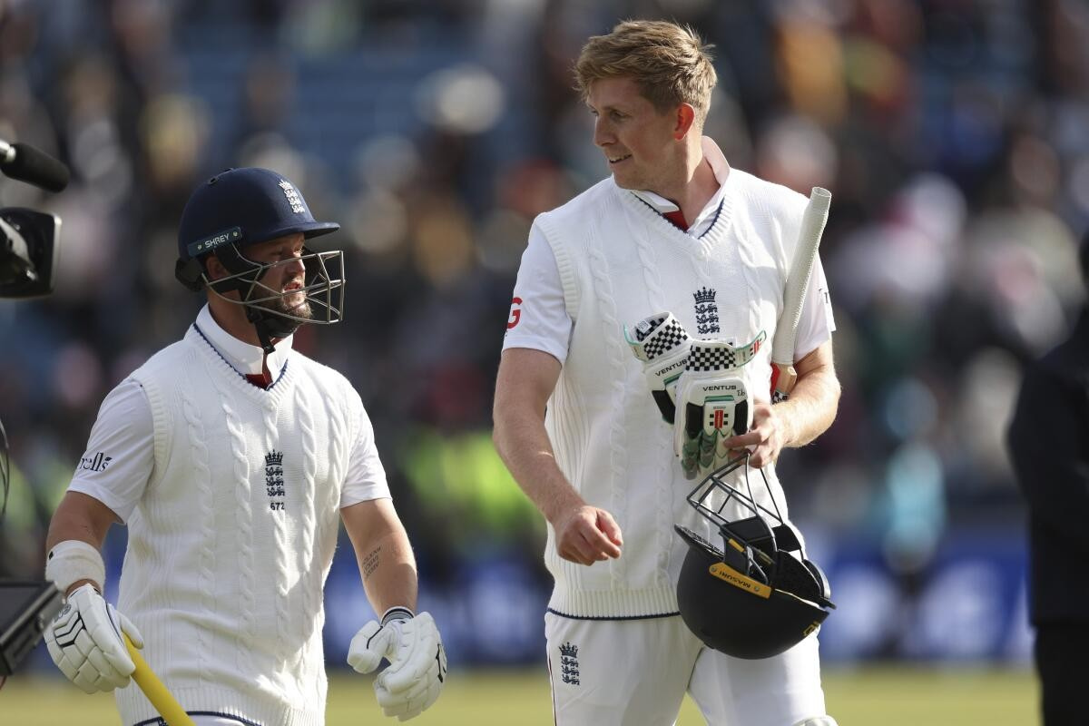 England Openers Ben Duckett, Zak Crawley Hit Fifties Ashes 2025