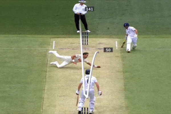 Mitchell Starc Takes a Magnificent Diving Catch off His Own Bowling To Dismiss Zak Crawley for a Pair in 1st Ashes 2025 Test [WATCH].
