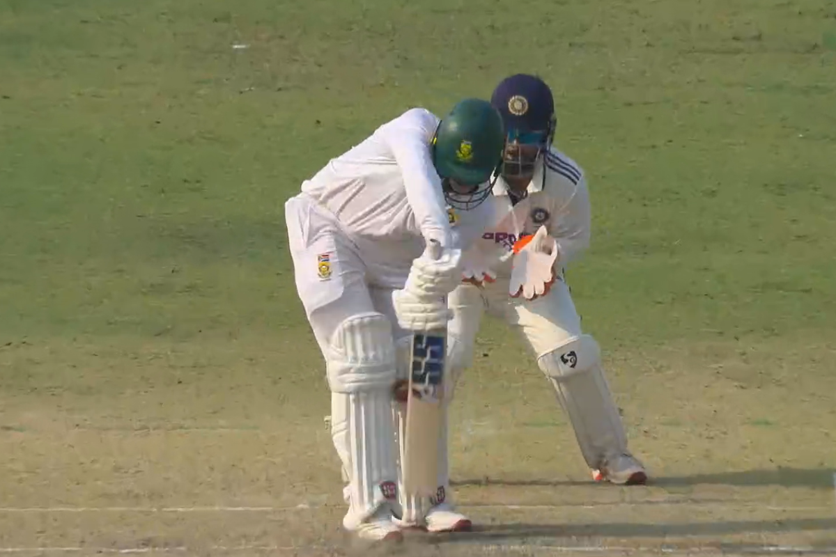 Rishabh Pant Asks Kuldeep Yadav To Maintain Pace, Gets Wicket the Very Next Ball In IND vs SA 1st Test [WATCH]